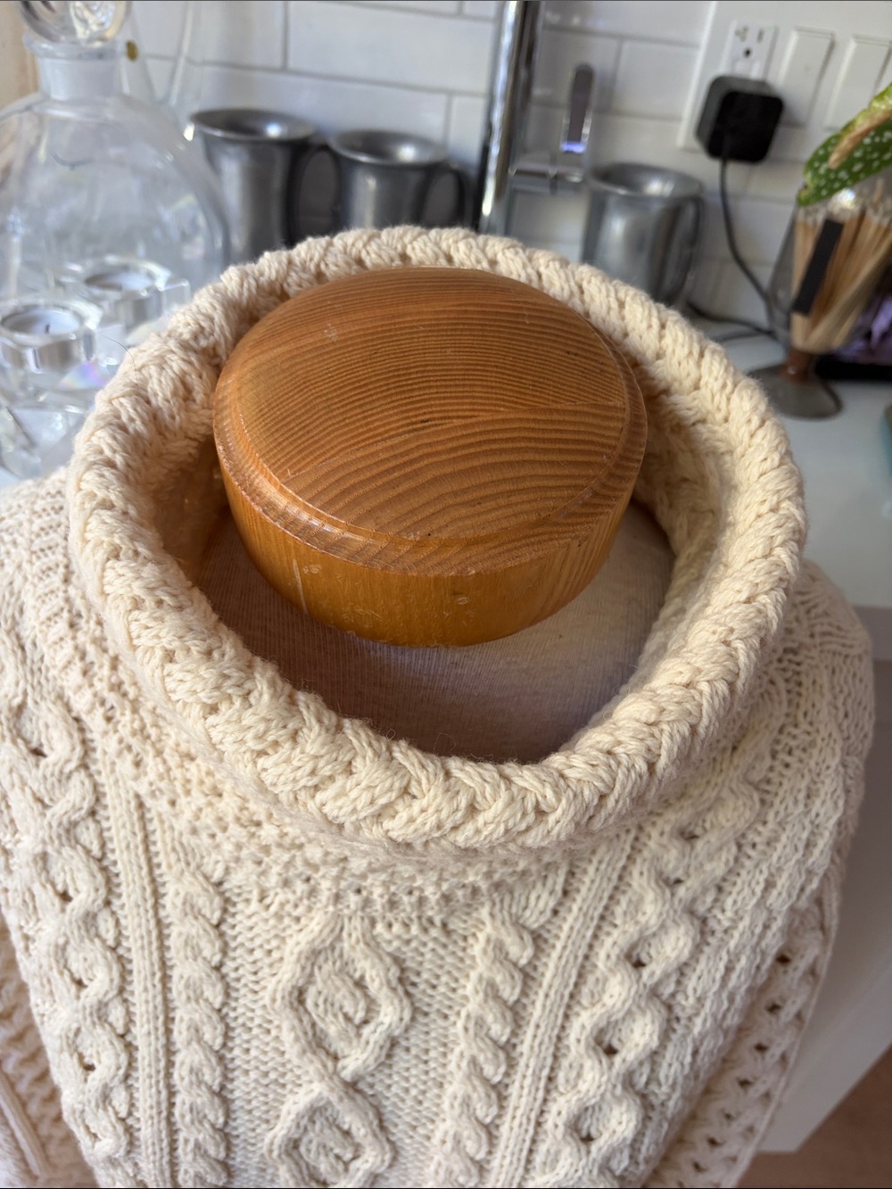 Carriag Donn 100% merino wool Cable-Knit Turtleneck Sweater made in Ireland ๐ฎ๐ช - Picture 3 of 10